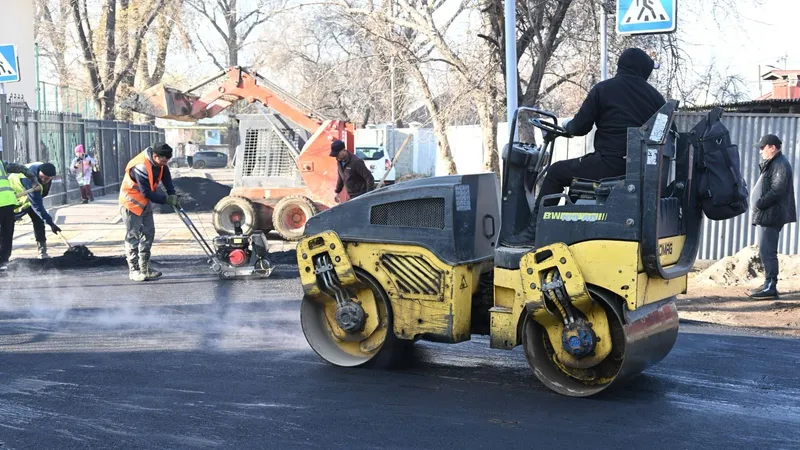 Алматыда нөлден төмен температурада негізгі жолдарды жөндеу басталды