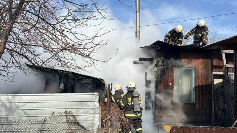 Павлодарда отқа оранған үйден бала құтқарылды