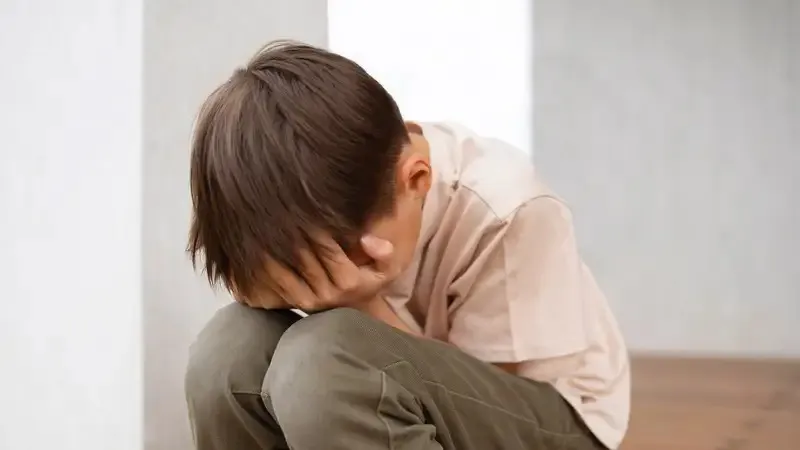 Семейде үлкендері кіші оқушыға зәбір көрсеткен мектептің директоры жұмыстан босатылды