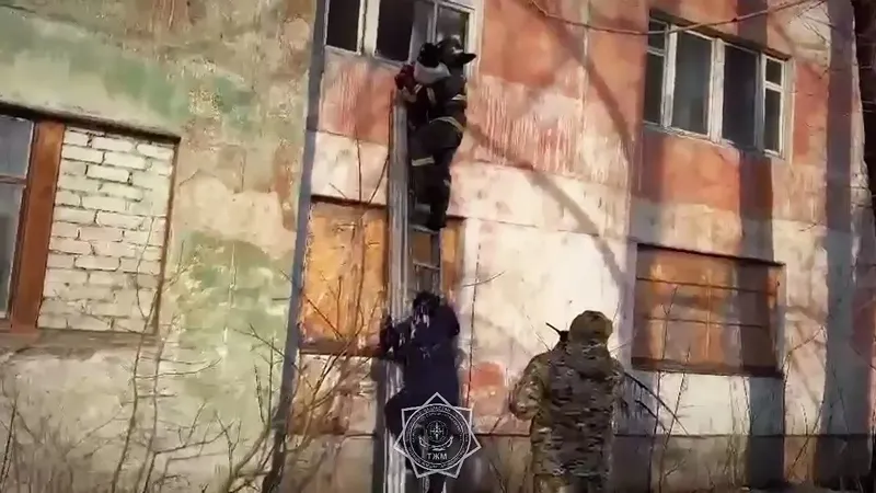 Семейлік өрт сөндірушілер жеті жастағы қызды аман алып қалды