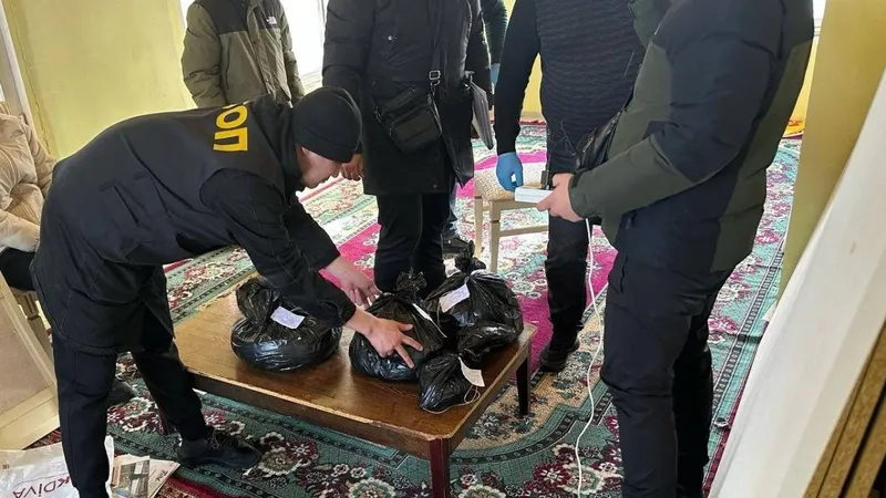 Рудныйда полицейлер тұрғыннан 8 келіге жуық гашиш тәркіледі