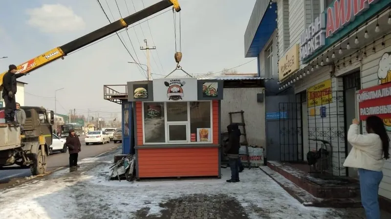 Алматы көшелерінен сауда дүңгіршектері мен күш өлшеуіштері жойылды
