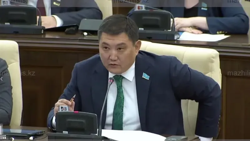 Депутат: Шетелден грант алғандар елдің ішкі ісіне өрескел араласты