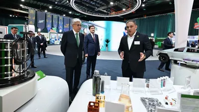 Президент "Таза Қазақстан" экофестиваліне арналған көрмені тамашалады, сурет - Zakon.kz жаңалық 21.04.2025 11:59