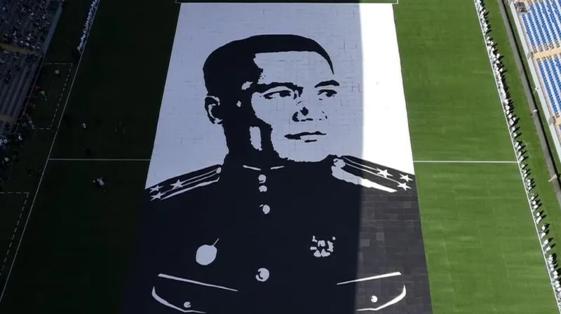 Астаналық оқушылар Бауыржан Момышұлының алып портретін құрастырды