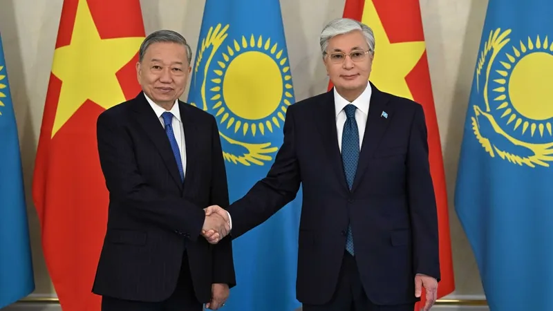 Қасым-Жомарт Тоқаев пен То Лам шағын құрамда келіссөз жүргізді