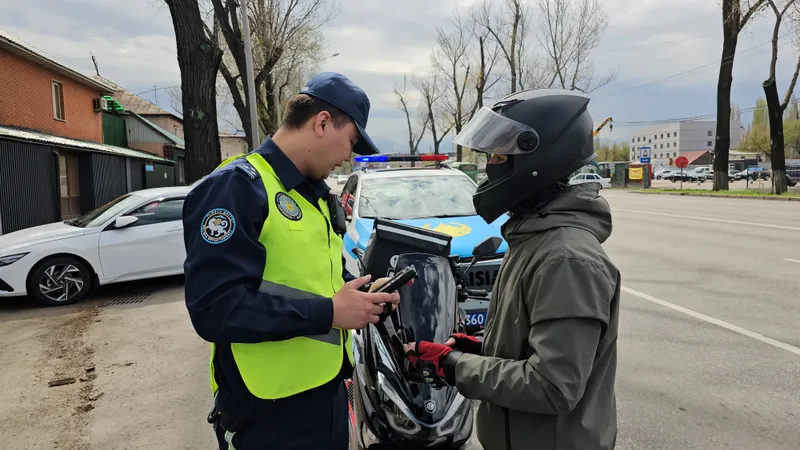 Алматы полициясы мопед жүргізушілеріне үндеу жасады