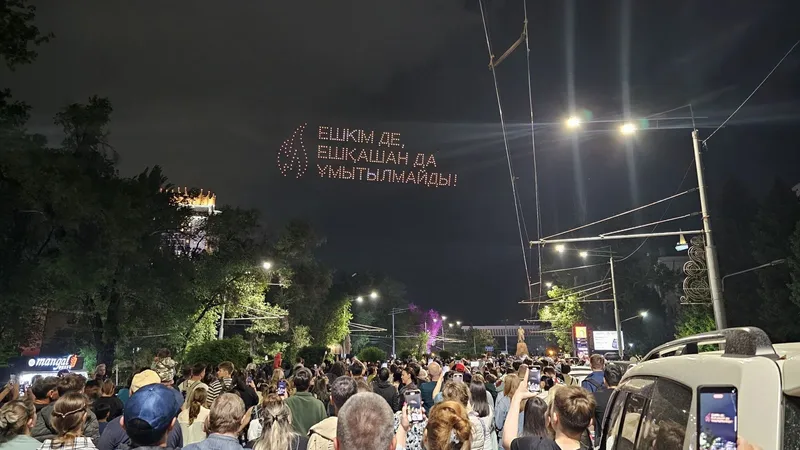 Дрондар шоуы: алматылықтар аспаннан cоғыс қаһармандарын көрді