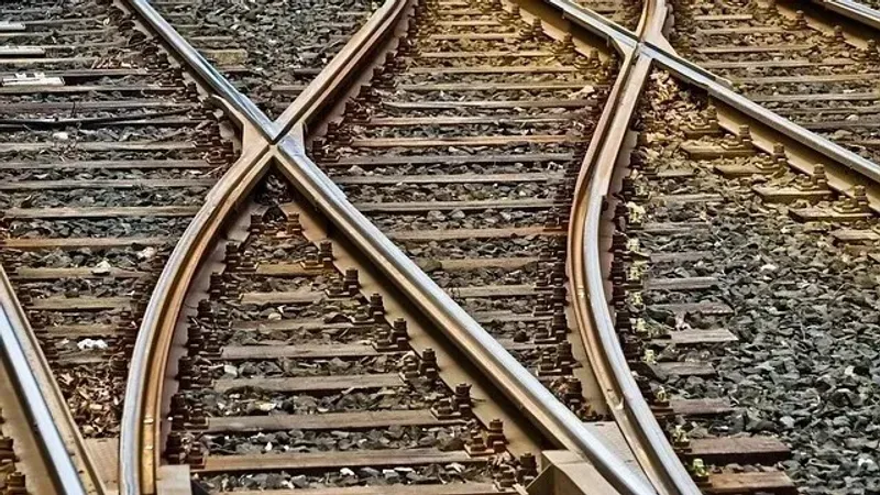 Қостанай станциясында тепловоз бен жеңіл көлік соқтығысты