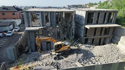 Алматыда заңсыз салынған тағы бір нысан бұзылып жатыр, сурет - Zakon.kz жаңалық 21.05.2025 09:36