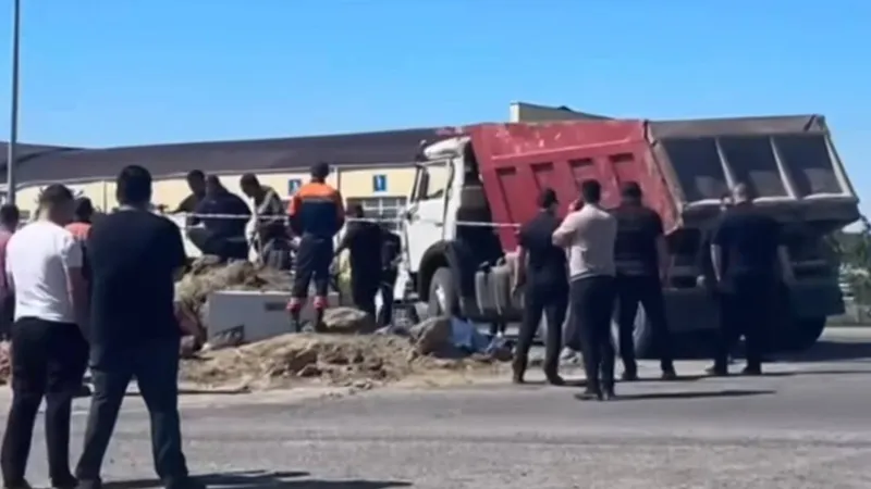 Атырауда жүк көлігі мен жеңіл көлік соқтығысып, салдарынан бір адам қаза тапты