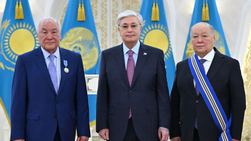 Президент мемлекеттік наградалар тапсырды