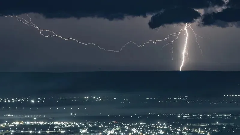 "Найзағай ойнап, жаңбыр жауады". Еліміз бойынша 1 маусымға арналған ауа райы болжамы