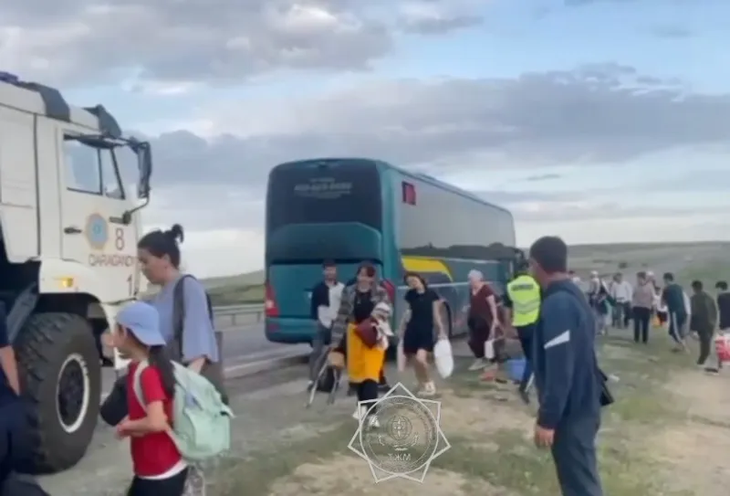 ТЖМ құтқарушылары жанып жатқан автобустан 34 жолаушыны эвакуациялады