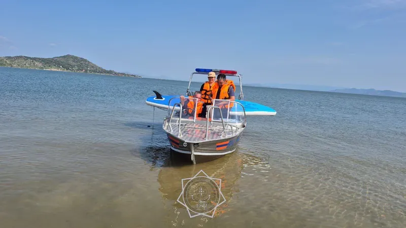 Бұқтырма су қоймасында екі SUP-бордқа мінген төрт адамды ағыс алып кете жаздады