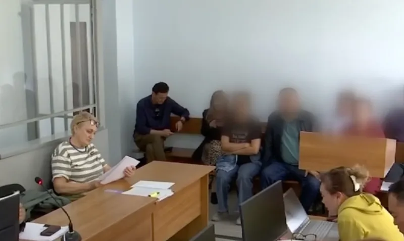 Қарағандыда сәбилерді таратқан және асырап алғандарға қатысты сот жүріп жатыр