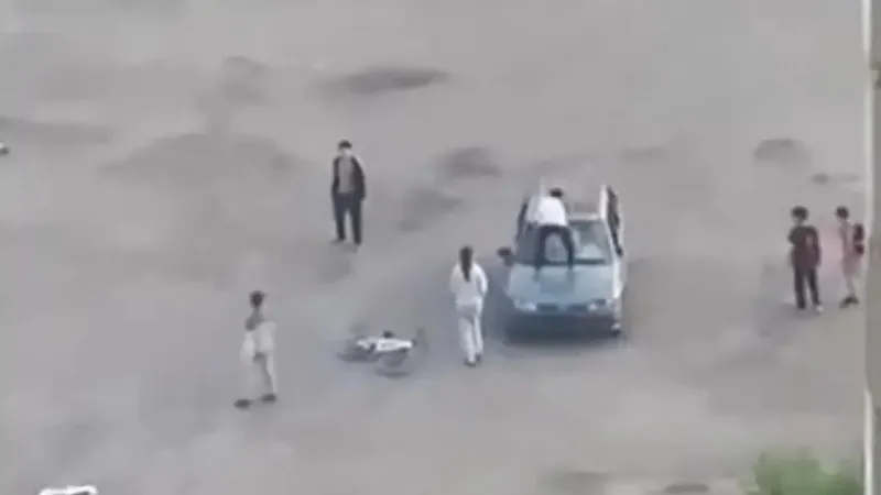 "Үстіне шығып, секірген". Астанада жасөспірімдер өзгенің көліктерін бүлдірген