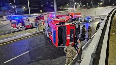 Алматыда өрт сөндіру көлігі апатқа ұшырады, сурет - Zakon.kz жаңалық 12.06.2025 12:14