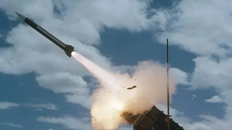 Әдемі брюнетка порно трахает