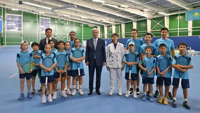 Елорда нысандарын аралау барысында Президент Қасым-Жомарт Тоқаев "Дәулет" теннис орталығының қызметімен танысты., сурет - Zakon.kz жаңалық 19.06.2025 12:35