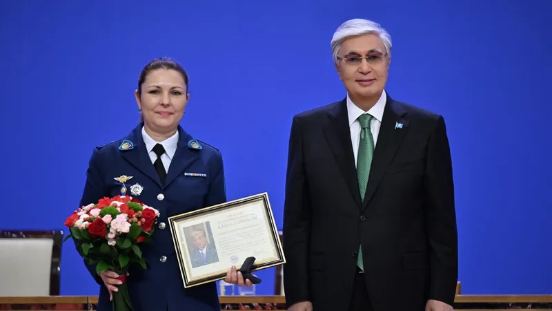 Марапаттау рәсімі, Алматы, полиция майоры, Жанна Шешмуханова , сурет - Zakon.kz жаңалық 23.06.2025 17:22
