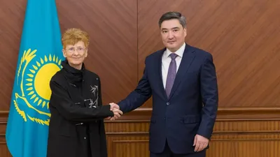 2025 жылғы 26 маусымда үкіметтің баспасөз қызметі Премьер-министр Олжас Бектенов Skyhansa директорлар кеңесінің мүшесі және негізін қалаушы доктор Кристин Гроцбахпен кездесті деп хабарлады. Тараптар Жетісу өңіріндегі «Қорғас» халықаралық шекаралық ынтымақтастық орталығының жанынан жүк және жолаушылар әуежайын салу жобасын жүзеге асыру барысын талқылады., сурет - Zakon.kz жаңалық 26.06.2025 16:24