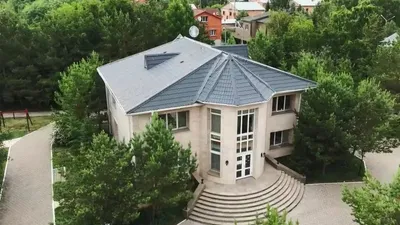 Антикор жемқор шенеуніктен тартып алынған зәулім үйді көрсетті, сурет - Zakon.kz жаңалық 27.06.2025 14:46