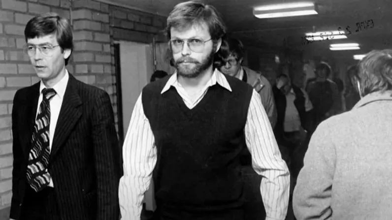 Қара адам ақ түсті