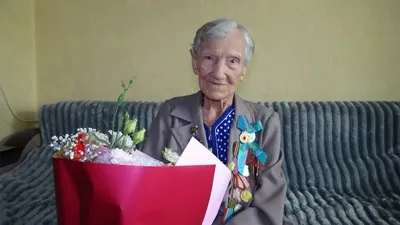 Алматылық тұрғын ғасырлық мерейтойын атап өтті: соғыс ардагерін әскери қызметшілер құттықтады, сурет - Zakon.kz жаңалық 29.06.2025 15:52