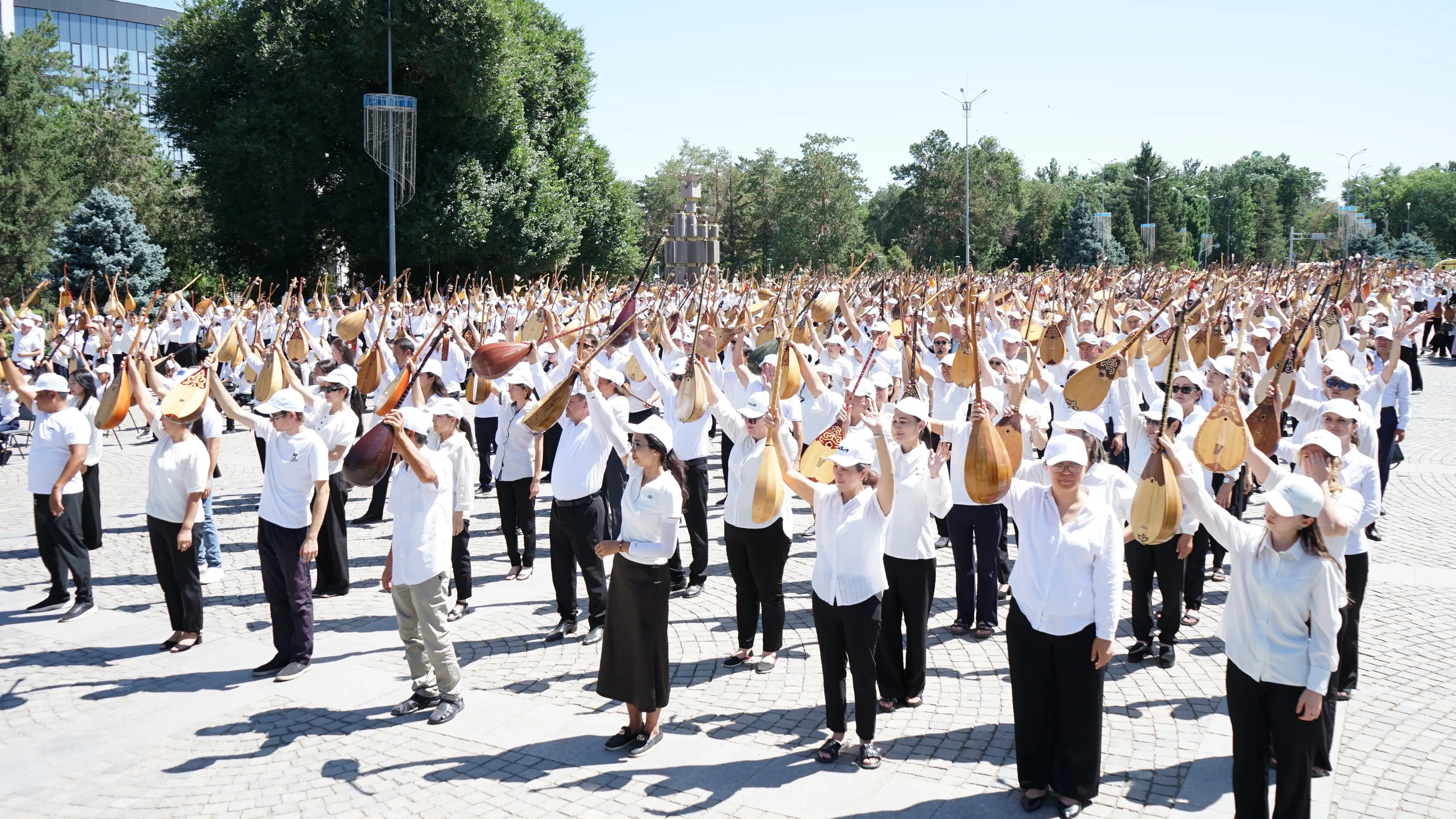 Ұзын әтештерді жұту рекорды