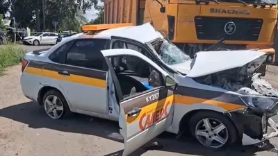 Жүк көлігі Күзет көлігін қиратты – Жүргізуші оқиға орнында қаза тапты, сурет - Zakon.kz жаңалық 10.07.2025 12:30