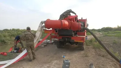 Қазақстан ТЖМ құтқарушылары ауыл шаруашылығында пайдаланылатын жерді сумен қамтамасыз ету жұмысына тартылды, сурет - Zakon.kz жаңалық 15.07.2025 16:49