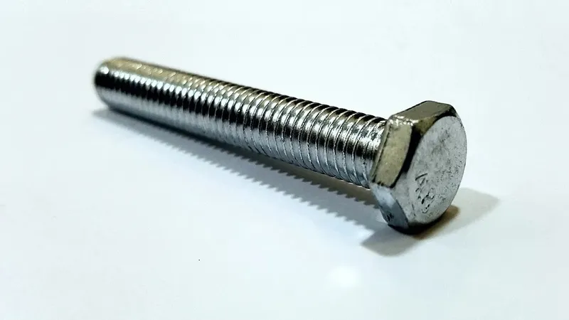 Көгеріп, дем ала алмай қалған: Шығыс Қазақстанда бір жастағы сәби бұрандама жұтып қойған