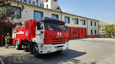 Атыраудағы ірі өрт: тұрғын үйдің 600 шаршы метр шатырын жалын шарпыды, сурет - Zakon.kz жаңалық 17.07.2025 19:50