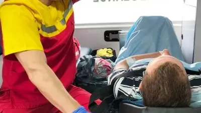 Қостанайда дәрігерге жасалған шабуыл: зардап шеккен хирург санавиациямен Астанаға жеткізілді, сурет - Zakon.kz жаңалық 18.07.2025 19:10