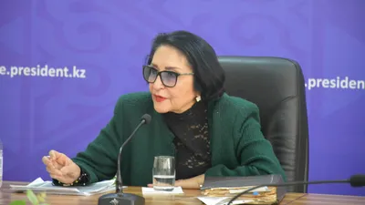 Путин генерал Панфиловтың немересі Алуа Байқадамованы марапаттады, сурет - Zakon.kz жаңалық 18.07.2025 17:33