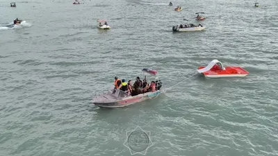 Алакөлде сынып қалған катамаран салдарынан төрт жасөспірім қиын жағдайға тап болды, сурет - Zakon.kz жаңалық 20.07.2025 20:40