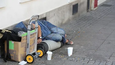 БҰҰ: Әлемде үйсіз жандардың саны 300 млн-нан асты, сурет - Zakon.kz жаңалық 21.07.2025 12:49