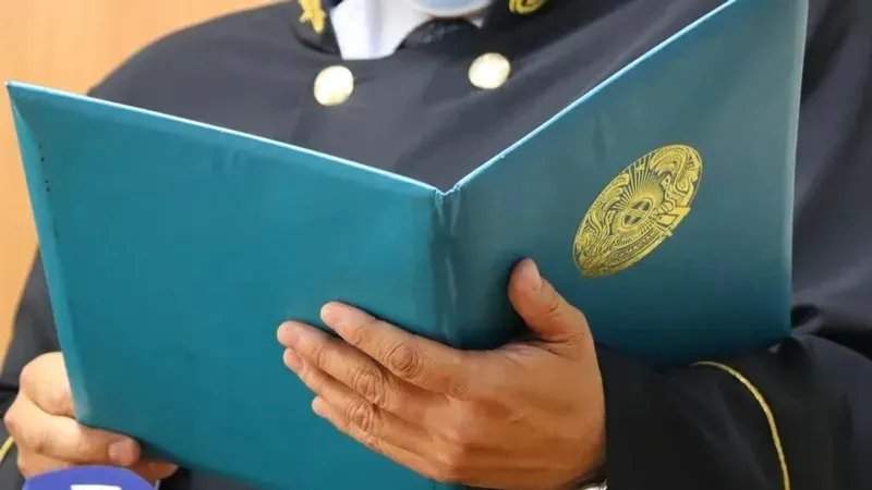 Қостанайда өзгенің 56 млн теңгесін иеленіп, сотталған сот орындаушысы рақымшылыққа ілінді