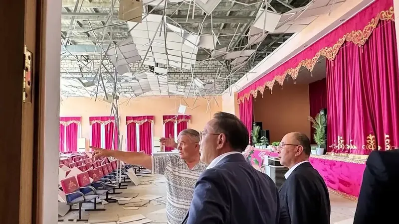 Маңғыстау облысында ауыл мектебінің төбесі опырылып жерге түскен