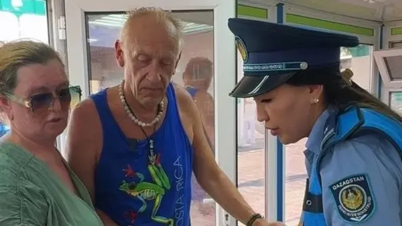 Канадалық туристер Алакөлдегі полицей қызға алғыс білдірді