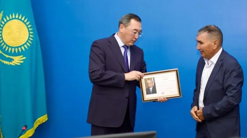 Мемлекет басшысы Алматы облысының екі тұрғынын марапаттады