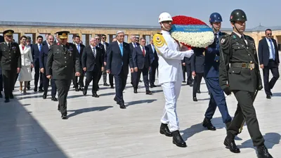 Қазақстан Президенті Түркияға ресми сапармен барды, деп хабарлайды Zakon.kz. Қасым-Жомарт Тоқаевты Анкара қаласының "Есенбоға" әуежайында Түркия Президенті Режеп Тайип Ердоған қарсы алды., сурет - Zakon.kz жаңалық 29.07.2025 14:16