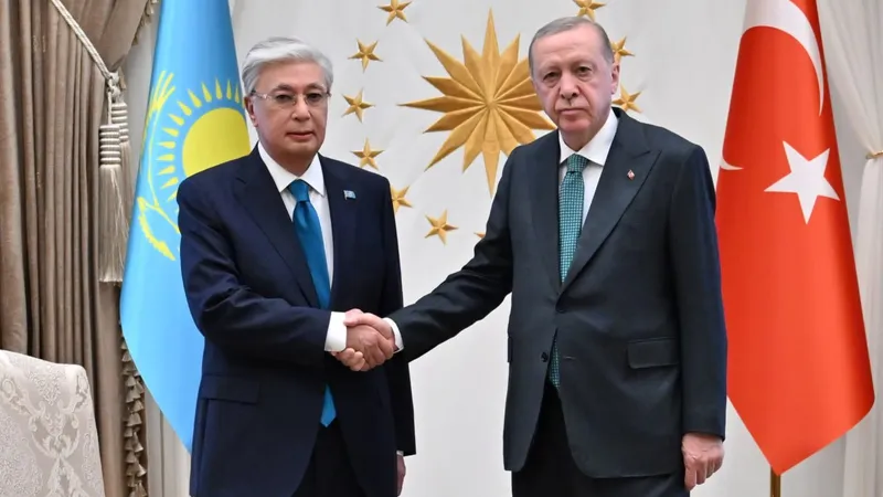 Тоқаев Түркия Президенті Режеп Тайип Ердоғанмен келіссөз жүргізді