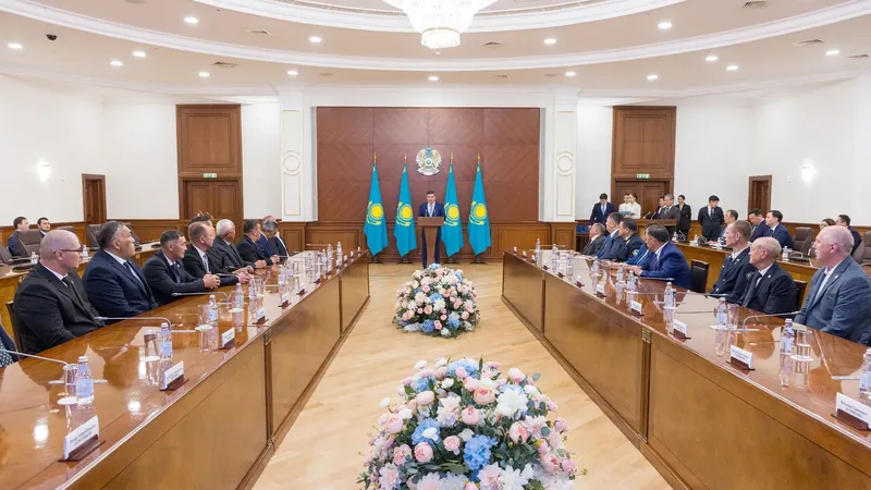 Олжас Бектенов Мемлекет басшысының атынан көлік саласы қызметкерлеріне мемлекеттік наградалар табыс етті