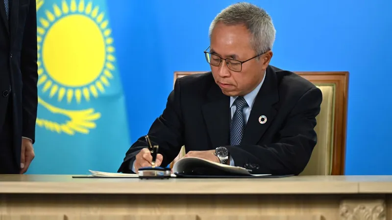 Қол қою рәсімі, Қасым-Жомарт Тоқаев, Антониу Гутерриш, Алматы, БҰҰ өңірлік орталығы , сурет - Zakon.kz жаңалық 03.08.2025 14:01