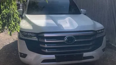 ІІМ криминалдық полиция қызметкерлері Қостанай қаласының тұрғынына тиесілі 2022 жылы шығарылған Toyota Land Cruiser 300 маркалы автокөлікті айдап әкеткен екі күдіктіні ұстады, сурет - Zakon.kz жаңалық 05.08.2025 09:16