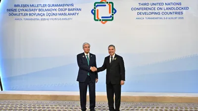 Президент Теңізге шығар жолы жоқ дамушы елдерге арналған Біріккен Ұлттар Ұйымының үшінші конференциясының делегация басшыларын ресми қарсы алу рәсіміне қатысу үшін "Аваза" конгресс-орталығына келді, сурет - Zakon.kz жаңалық 05.08.2025 08:53