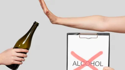 Ішімдіктен бас тарту, сурет - Zakon.kz жаңалық 04.08.2025 19:47