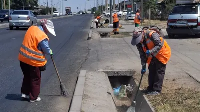 Тазалық жұмыстары, Шымкент, Таза Қазақстан, Еңбекші ауданы , сурет - Zakon.kz жаңалық 06.08.2025 17:38